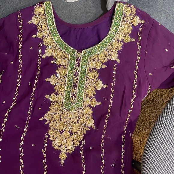 Pakistani Heavy embroidered dress - Picture 3 of 8